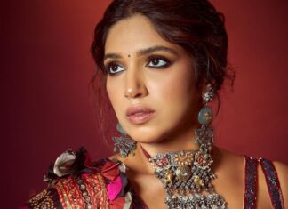 Bhumi Pednekar Instagram - Last night was 💥 #Diwali Wearing @abujanisandeepkhosla Styled by @rheakapoor Makeup @sonicsmakeup Hair @hairstories_byseema Styling Team @sanyakapoor Earrings & rings @abhilasha_pret_jewelry Necklace & hair chain @motifsbysurabhididwania Bag @amrapalijewels Kadas @abhilasha_pret_jewelry & @motifsbysurabhididwania Photographer @lisadsouza