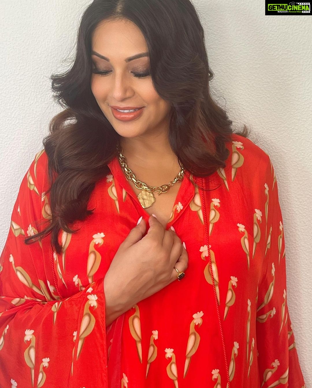 Bipasha Basu Instagram - Roshogolla 😍🧿 #loveyourself #mamatobe
