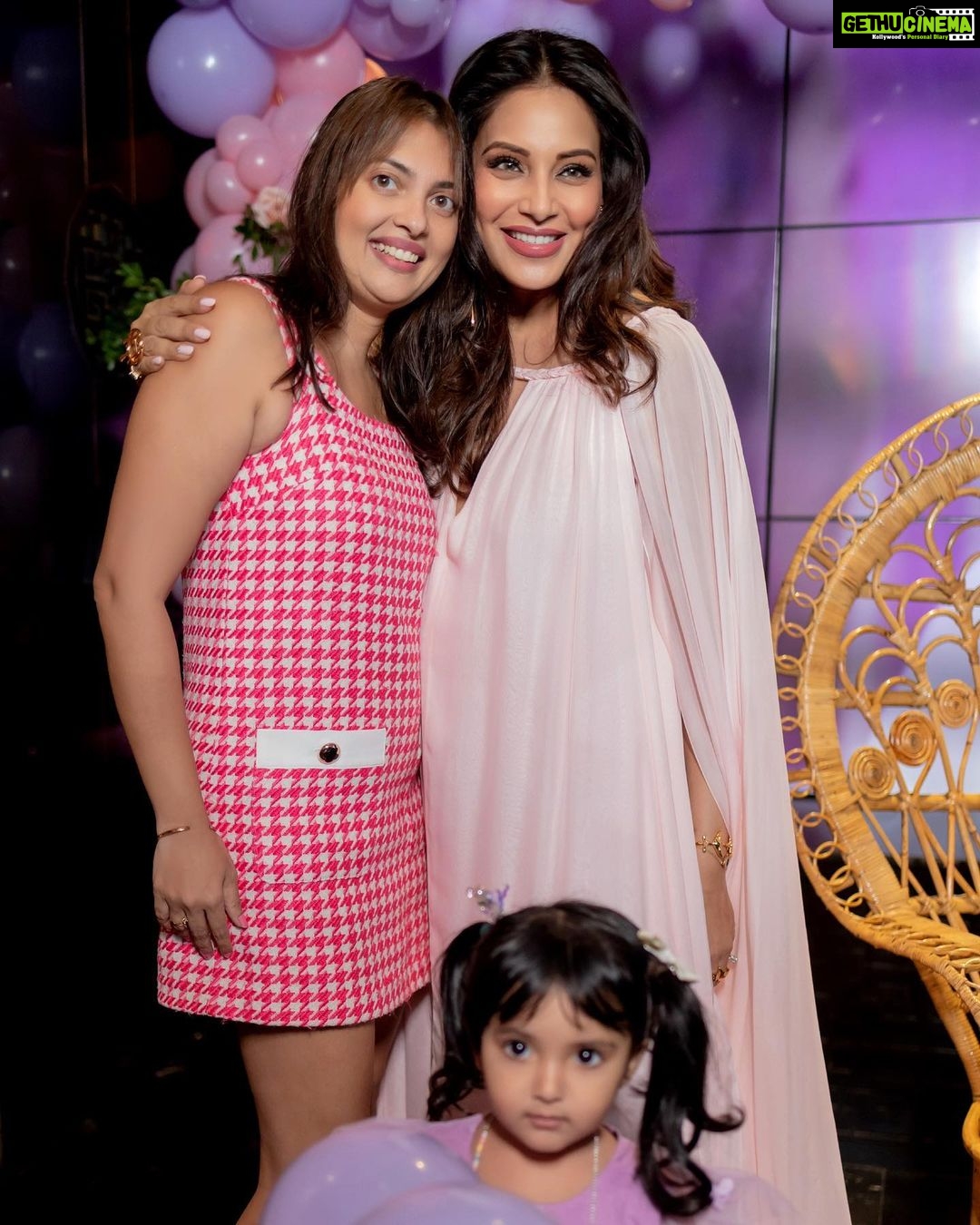Bipasha Basu Instagram - Thank you @nikhilapalat for being such an amazing friend to me. You made our special day … super ultra special by making sure that I felt loved and was taken care of like a princess. You are a Rockstar ⭐️Love you ❤️🤗 #friendslikefamily