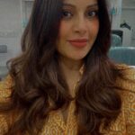Bipasha Basu Instagram - The long and short of it….. love my hair 💜 #loveyourself #mamatobe Watercolour Salon