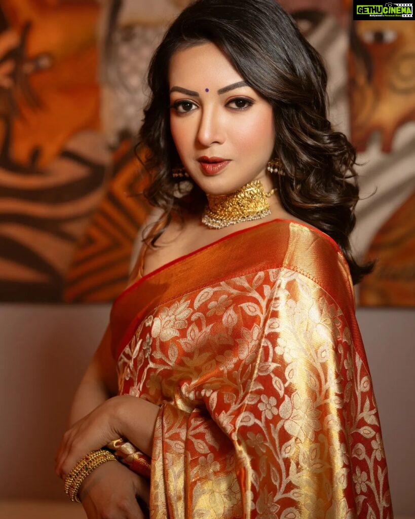 Catherine Tresa Instagram - Still feeling festive this side 💫. #fridayvibes #festivemood #mebeingme Styled by @manogna_gollapudi Hair @venkymakeupstudio Makeup by @makeup_by_lavanya Captured by @adriensequeira Jewellery @bcos_its_silver