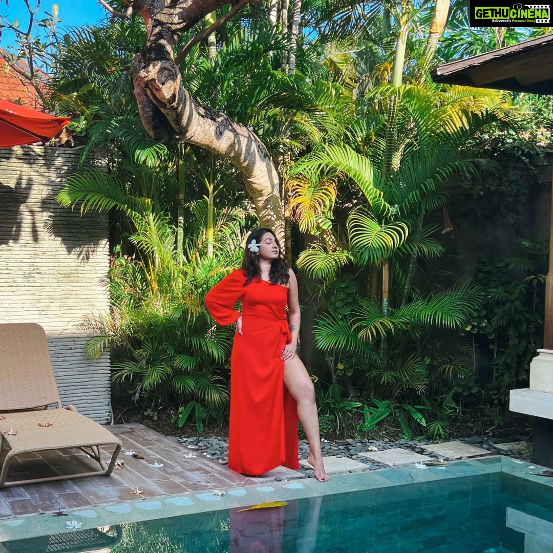 Catherine Tresa - 165.9K Likes - Almost a Mermaid😜..
#balilife #breakisover #waterbaby #mebeingme
#tuesdaymotivation