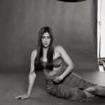 Chitrangada Singh Instagram - Blurry black & whites .. my new favs !! #outtakesarethebesttakes 🖤 Taken by the expert Dop for #btsedits @ayushi.20 😁 #photoshoot @rahuljhangiani @yashaswinigupta_makeup @pushkinbhasin @namitaalexander