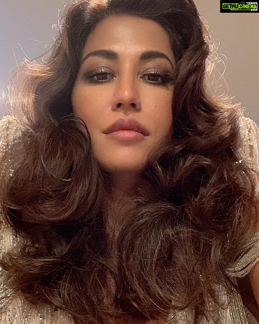 Chitrangada Singh Instagram - Just have to click a good hair day!! 💁🏻♀️😌💫 .. n the one who did it @ritashukla22 💛
