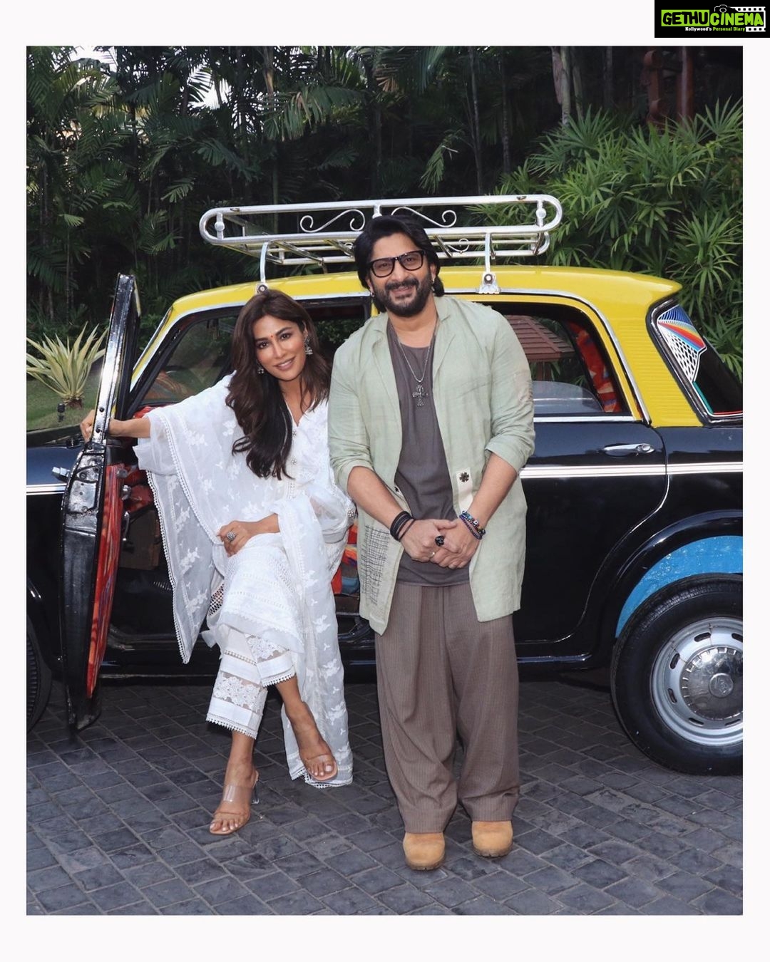 Chitrangada Singh Instagram - It’s all about modern lovin’ 🤍💫 #cuttingchai with @arshad_warsi #modernlovemumbaionprime . . @shopmulmul @avior.jewels Makeup @yashaswinigupta_makeup Hair by @pushkinbhasin 📸 by @shivamguptaphotography