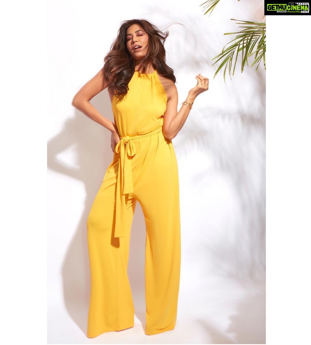 Chitrangada Singh Instagram - 🌼🌼🌼 #summervibes #feelingright . . @savleenmanchanda @ritashukla22 @eshaamiin1 📸 @shivamguptaphotography