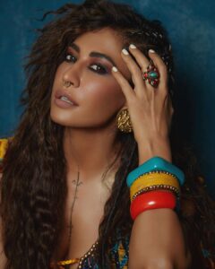Chitrangada Singh Instagram - The Afro Rhapsody from @eshaamiinlabel1 by @eshaamiin1 
 @lakmefashionwk x @fdciofficial 
.
.
Makeup & hair by @meghnabutanihairandmakeup 
Photographer @priyankknandwana