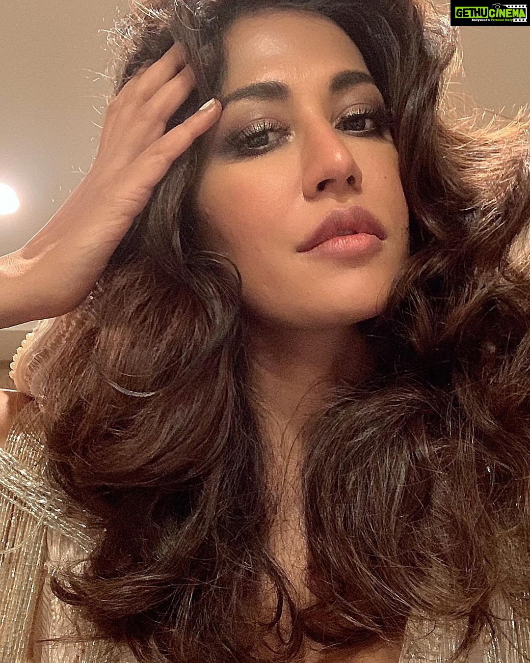 Chitrangada Singh Instagram - Just have to click a good hair day!! 💁🏻♀️😌💫 .. n the one who did it @ritashukla22 💛