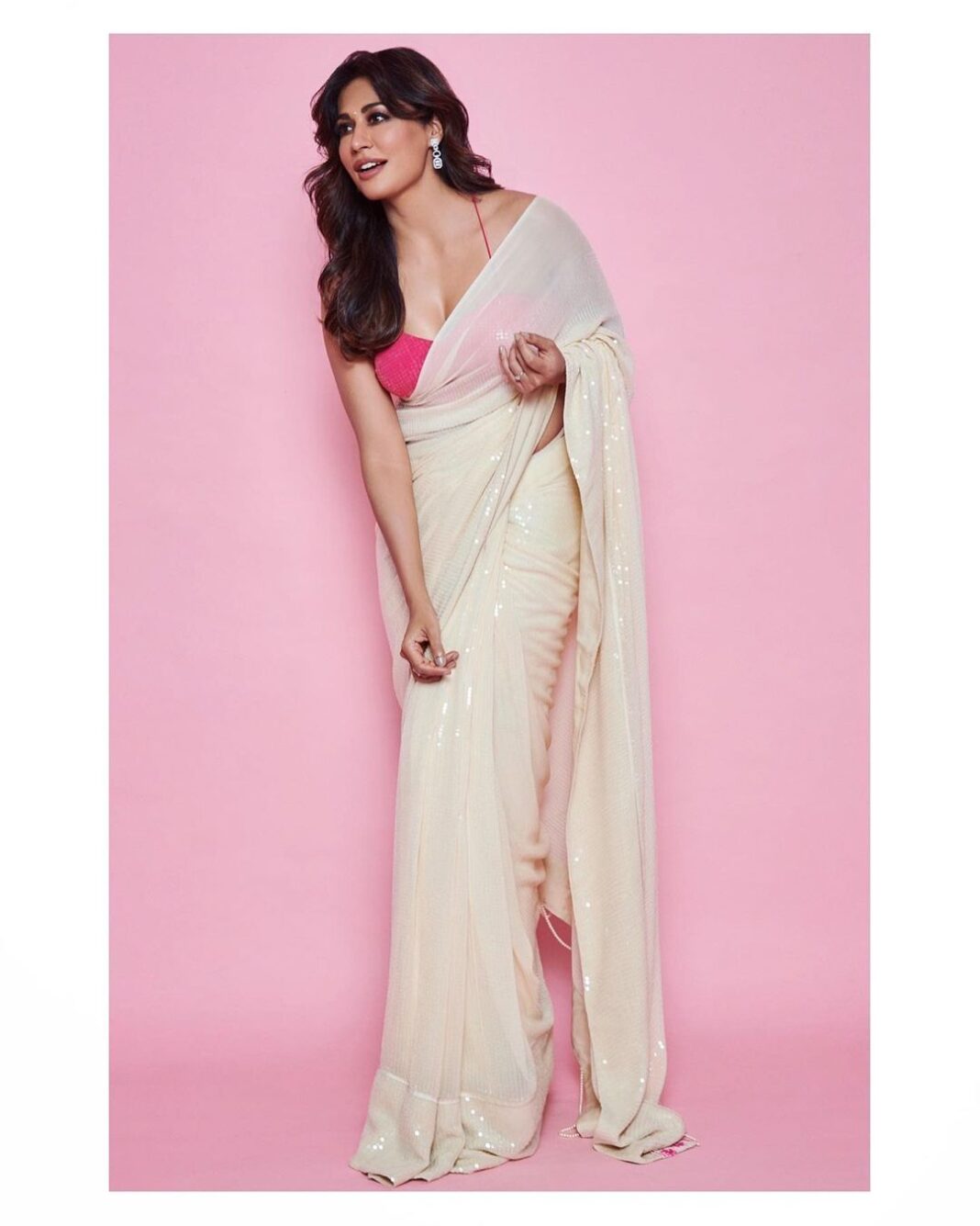 Chitrangada Singh Instagram - For #saregamapa show ๐ธ๐ธ
Hair&makeup: @kajol_mulani
Outfit - @orubyapoorva
Jewellery - @essensejewel
Photographer- @anurag_kabburphotography
Styled by @sheefajgilani
Assisted by @niyoshi.jain @khushi.guptaaa @bhavyaakrishnan Chitrangada Singh Instagram - For #saregamapa show ๐ธ๐ธ Hair&makeup: @kajol_mulani Outfit - @orubyapoorva Jewellery - @essensejewel Photographer- @anurag_kabburphotography Styled by @sheefajgilani Assisted by @niyoshi.jain @khushi.guptaaa @bhavyaakrishnan