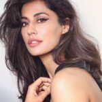 Chitrangada Singh Instagram - When in doubt .. wing it out !!🤌 #wingedlineronpoint #eyelinerwings ❤️