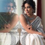 Chitrangada Singh Instagram - नारी 💁🏻‍♀️इन अ सारी🥻❣️ For the #sewarajasthan #empowermentofwomenartisans #handloomsaree @farhaansari__ @yashaswinigupta_makeup @pushkinbhasin 📸 by @ayushi.20 & @yashaswinigupta_makeup 💛