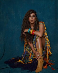Chitrangada Singh Instagram - The Afro Rhapsody from @eshaamiinlabel1 by @eshaamiin1 
 @lakmefashionwk x @fdciofficial 
.
.
Makeup & hair by @meghnabutanihairandmakeup 
Photographer @priyankknandwana