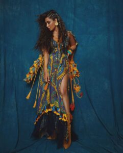 Chitrangada Singh Instagram - The Afro Rhapsody from @eshaamiinlabel1 by @eshaamiin1 
 @lakmefashionwk x @fdciofficial 
.
.
Makeup & hair by @meghnabutanihairandmakeup 
Photographer @priyankknandwana