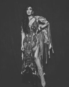 Chitrangada Singh Instagram - The Afro Rhapsody from @eshaamiinlabel1 by @eshaamiin1 
 @lakmefashionwk x @fdciofficial 
.
.
Makeup & hair by @meghnabutanihairandmakeup 
Photographer @priyankknandwana