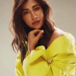 Chitrangada Singh Instagram - 🌻🌻🌻 . . Makeup @yashaswinigupta_makeup Hair @pushkinbhasin Shot by @rahuljhangiani Styled by @namitaalexander Trench & boots @sshomme Managed by @ayushi.20