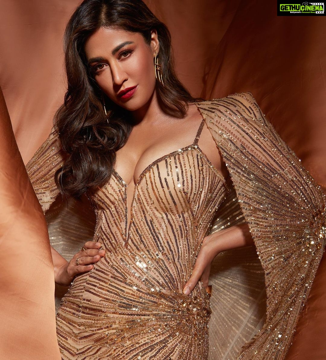 Chitrangada Singh Instagram - Wear all the gold … some on your dress .. n a little in your heart ❤️ ✨✨✨ #vintagefeels . . For the #gqbestdressed2022 In Gown by @ihabjiryisofficial ✨ jewellery @misho_designs Styling @eshaamiin1 Makeup by @meghnabutanihairandmakeup Hair by @seemaphadtare35 📸 @priyankknandwana