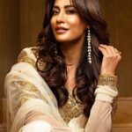 Chitrangada Singh Instagram - ✨✨✨ #dahihandi🍯🎊🎉 Makeup: @bhavyaarora Hairstylist : @seemaphadtare35 Styled by : @shreejarajgopal Outfit by : @preetiskapoor ❤️ Jwellery: @kirathelabel Rings @theslowstudioofficial and @misho_designs 📸 : @abhishekshelarphoto