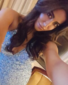 Chitrangada Singh Instagram - 🦋💙
#blurrynights #phonephotoshoots ❤️
.
.
@pushkinbhasin 
@yashaswinigupta_makeup 
@eshaamiin1 
Outfit : @scalausa 
Jwellery : @curiocottagejewelry @diosaparis 
📸 @ayushi.20