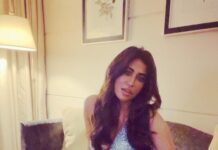 Chitrangada Singh Instagram - 🦋💙 #blurrynights #phonephotoshoots ❤️ . . @pushkinbhasin @yashaswinigupta_makeup @eshaamiin1 Outfit : @scalausa Jwellery : @curiocottagejewelry @diosaparis 📸 @ayushi.20