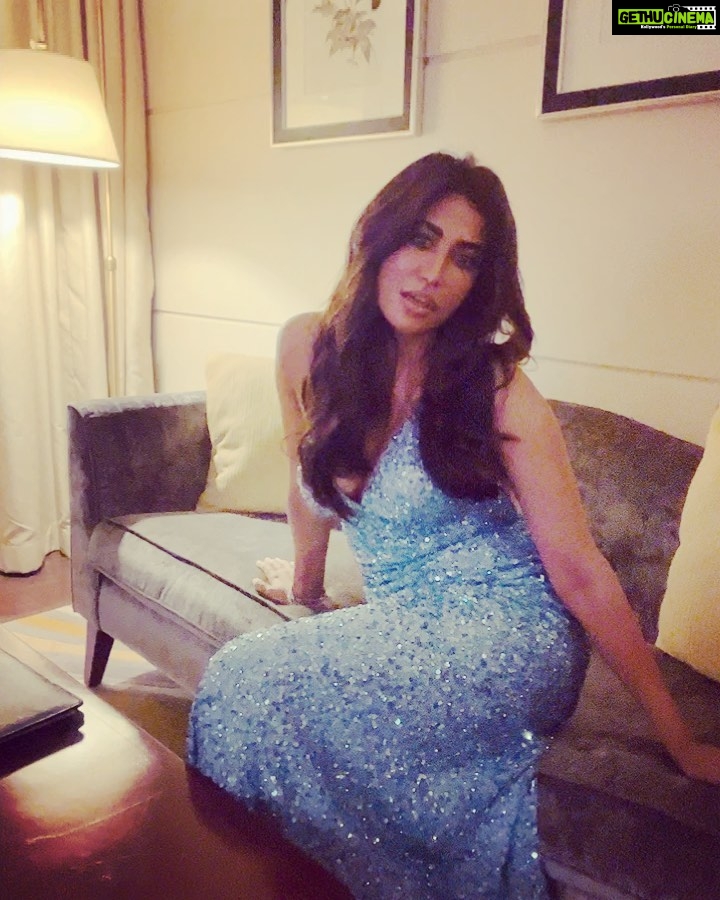 Chitrangada Singh Instagram - 🦋💙 #blurrynights #phonephotoshoots ❤️ . . @pushkinbhasin @yashaswinigupta_makeup @eshaamiin1 Outfit : @scalausa Jwellery : @curiocottagejewelry @diosaparis 📸 @ayushi.20