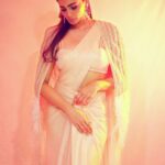 Daisy Shah Instagram - Six yards of pure beauty with a little twist 🌟 . . . Wearing: @cheriedofficial 💎: @maiiarabymn Mua: @makeupbyvinod Hair: @shab_qureshi786 📸: @ruhaankhanportraits . . . #italianfilmfestival