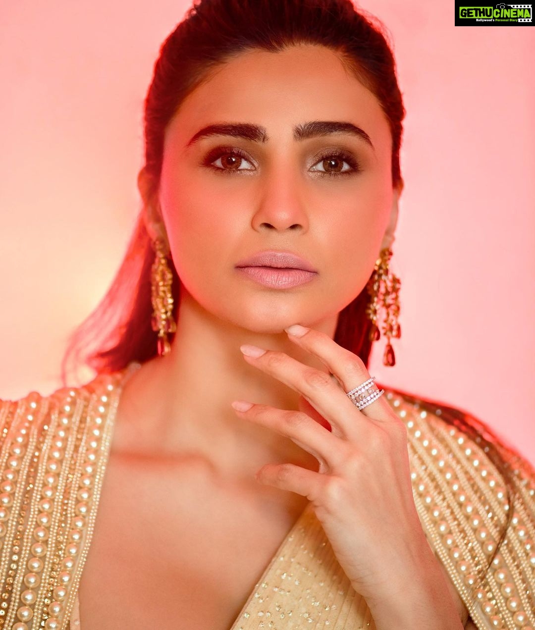 Daisy Shah Instagram - Stuck between idk, idc & idgaf . . . @cheriedofficial @maiiarabymn @trishadjani @makeupbyvinod @shab_qureshi786 📸: @ruhaankhanportraits