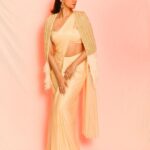Daisy Shah Instagram - Six yards of pure beauty with a little twist 🌟 . . . Wearing: @cheriedofficial 💎: @maiiarabymn Mua: @makeupbyvinod Hair: @shab_qureshi786 📸: @ruhaankhanportraits . . . #italianfilmfestival