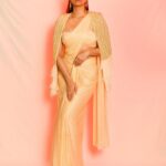 Daisy Shah Instagram - Six yards of pure beauty with a little twist 🌟 . . . Wearing: @cheriedofficial 💎: @maiiarabymn Mua: @makeupbyvinod Hair: @shab_qureshi786 📸: @ruhaankhanportraits . . . #italianfilmfestival