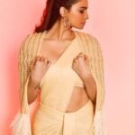 Daisy Shah Instagram - Six yards of pure beauty with a little twist 🌟 . . . Wearing: @cheriedofficial 💎: @maiiarabymn Mua: @makeupbyvinod Hair: @shab_qureshi786 📸: @ruhaankhanportraits . . . #italianfilmfestival
