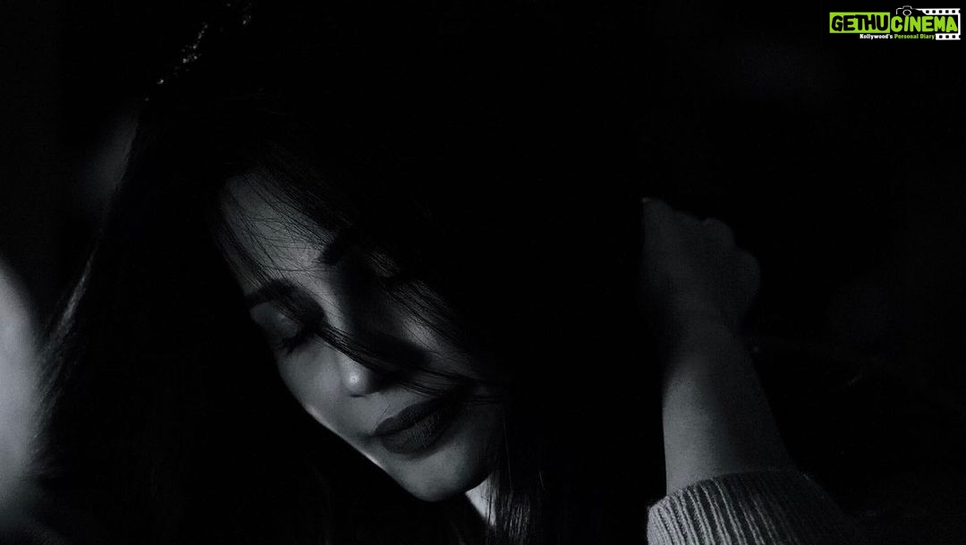 Daisy Shah Instagram - Aaj ka Mood aur Mausam bhi 🌫
