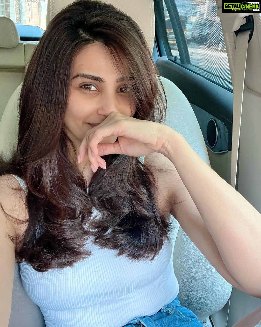 Daisy Shah Instagram - You… yes all of you are ❤️ . . . #5millionstrong #thankyou #livelovelaugh