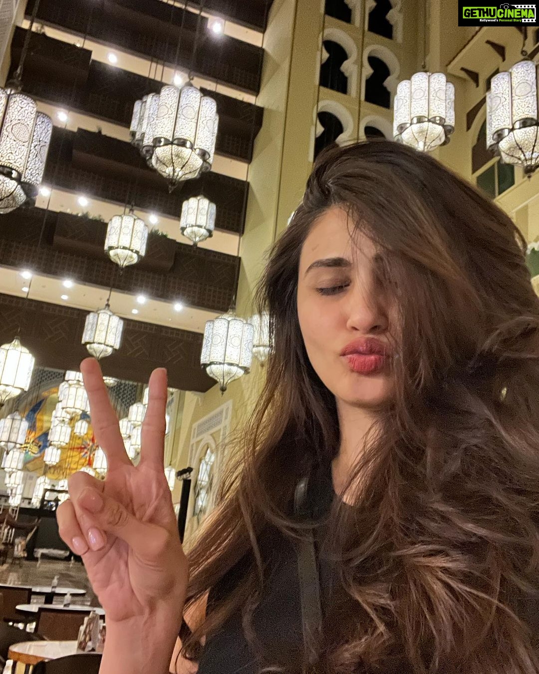 Daisy Shah Instagram - They: What’s with the duck face?? Le Me: Coz my name is daisy! Get it? 😎