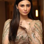Daisy Shah Instagram - ✨ #dubaidiaries . . . Mua: @makeupbyvinod Hair: @abeeha_mamoon x @sabazulfiqar_makeupartist Wearing: @helenaarcollection 📸: @ehtasham_saeed