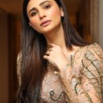 Daisy Shah Instagram - ✨ #dubaidiaries . . . Mua: @makeupbyvinod Hair: @abeeha_mamoon x @sabazulfiqar_makeupartist Wearing: @helenaarcollection 📸: @ehtasham_saeed
