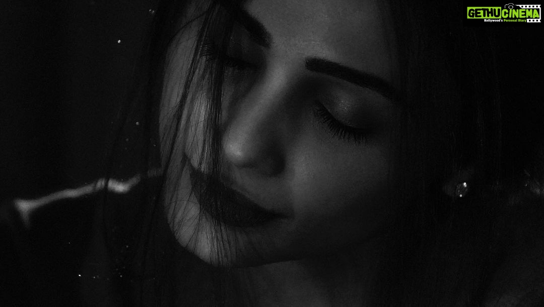 Daisy Shah Instagram - Aaj ka Mood aur Mausam bhi 🌫