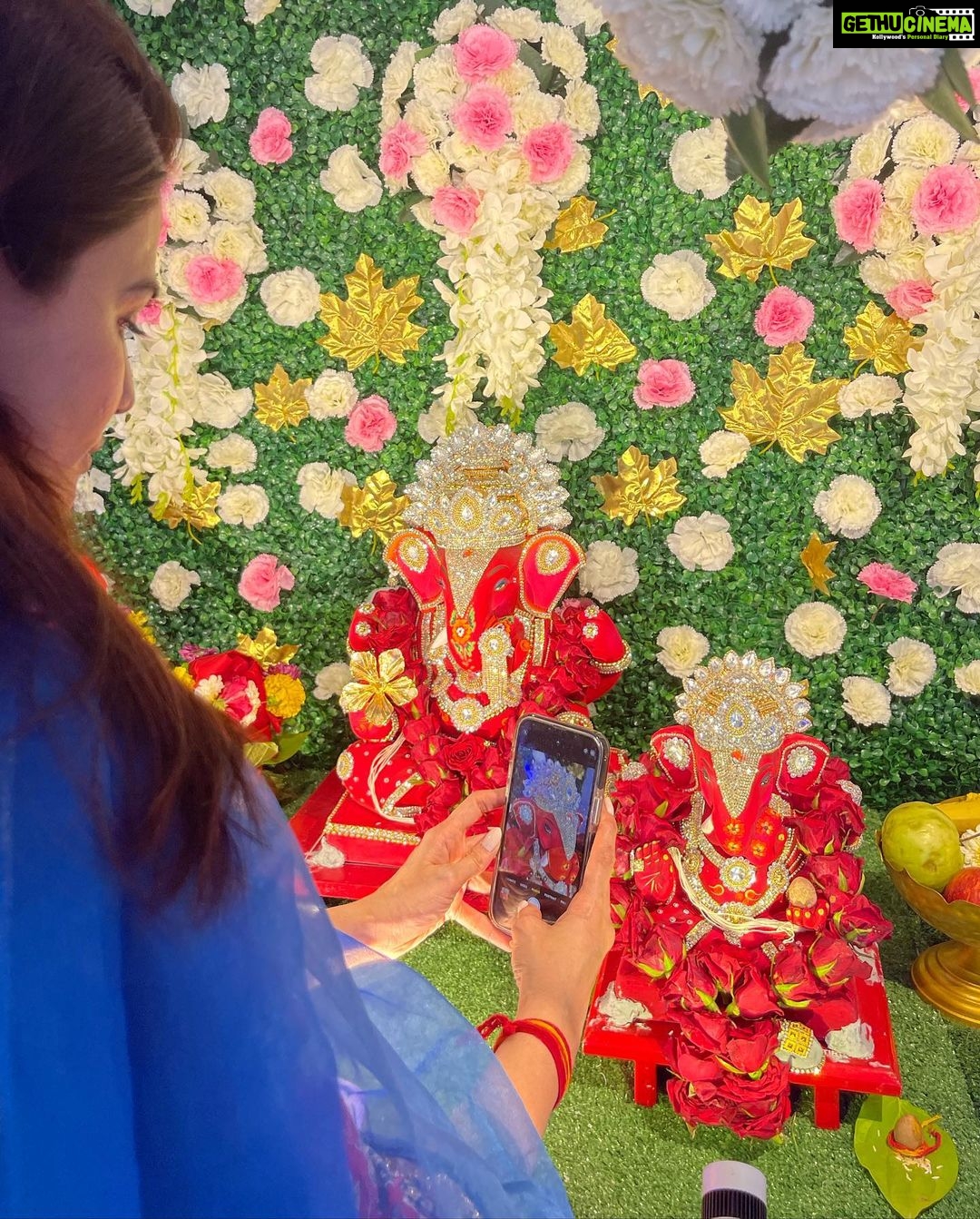 Daisy Shah Instagram - ॥ ॐ श्री गाणेशाय नम: ॥ . . . Happy Ganesh Chaturthi 🙏 #vighnaharta #letgoletgod