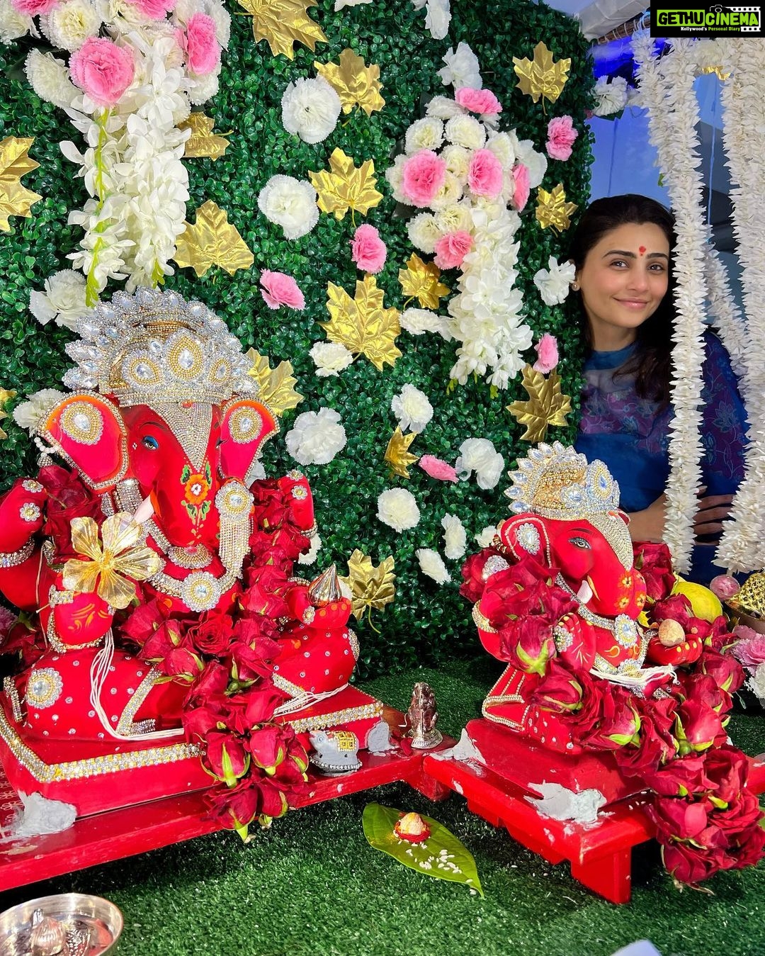 Daisy Shah Instagram - ॥ ॐ श्री गाणेशाय नम: ॥ . . . Happy Ganesh Chaturthi 🙏 #vighnaharta #letgoletgod