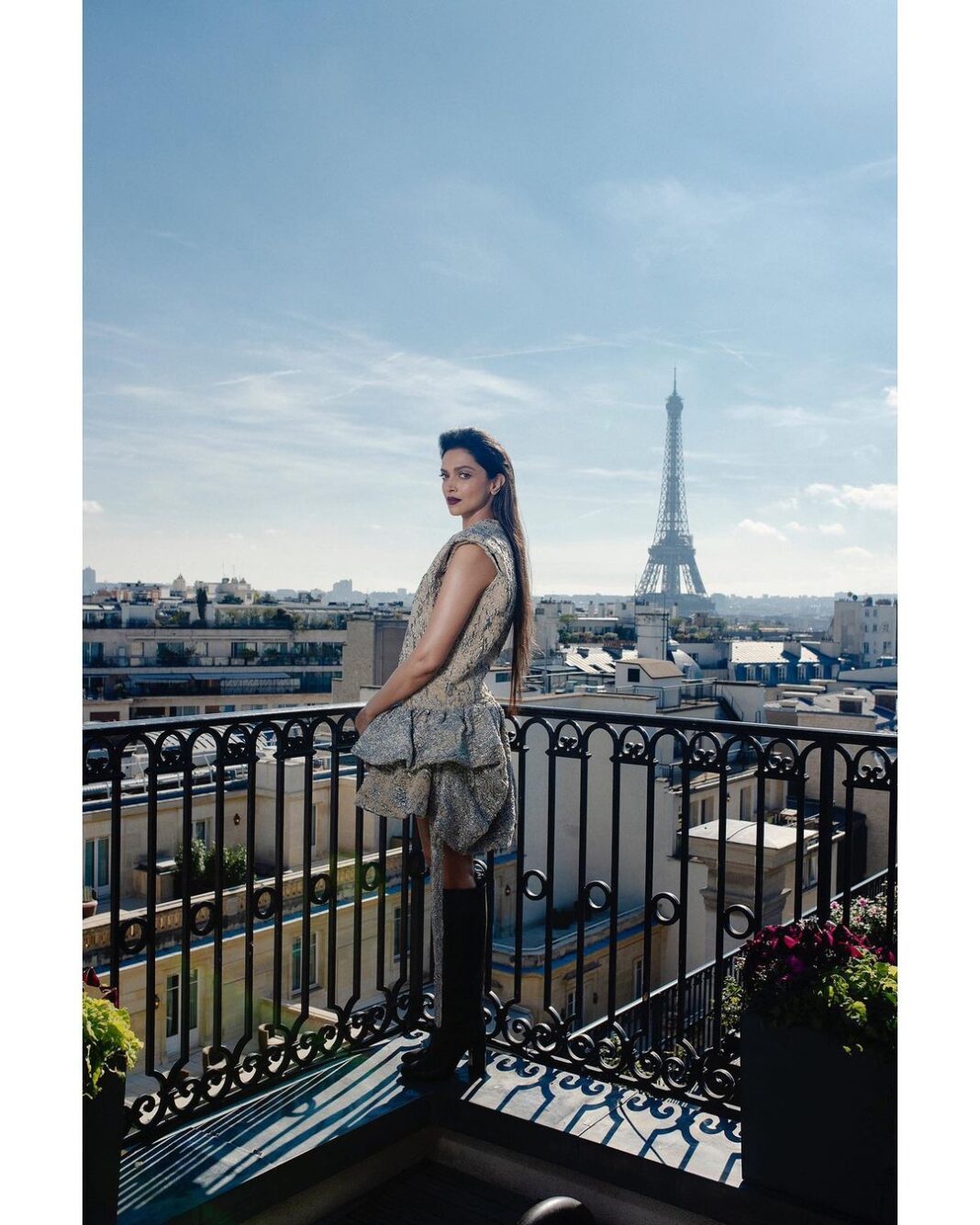 Deepika Padukone Instagram - #LVSS23 @louisvuitton @nicolasghesquiere The Peninsula Paris - Official