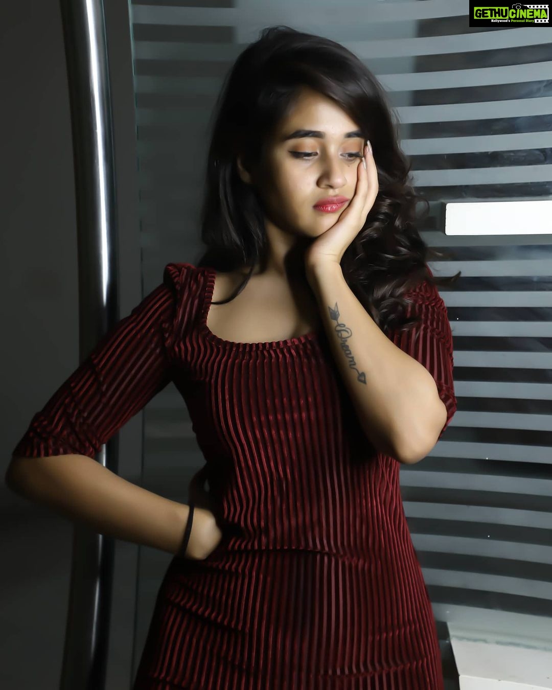 Deepthi Sunaina Latest Photoshoot - TeluguBulletin.com
