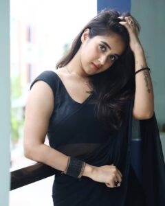 Deepthi Sunaina Instagram - Stay calm. everything heals🙂 . #deepthisunaina . . . . . PC: @anudeep_reddy_9