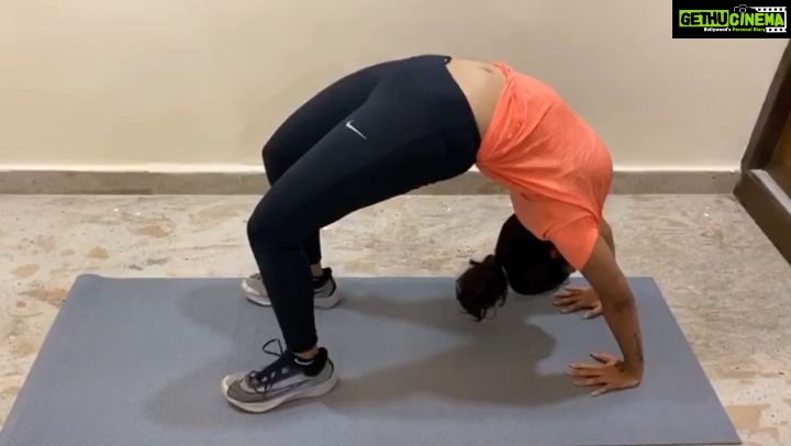 Deepthi Sunaina Instagram - Life put me in negative situations but here I’m converting them into positive energy and building myself.... making sure I utilise my quarantine time in the most meaningful way possible. Also, let’s not forget about the most important phase of quarantine #JANTACURFEW and do our part to protect our world #quarantine