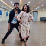 Deepthi Sunaina Instagram - Dimaak kharaab ❤️ @shannu_7 #ismartshankar #deepthisunaina . . . . . Choreo : @rajendraraj6424