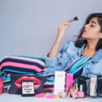Deepthi Sunaina Instagram - This season, I am gonna bid goodbye to the old, and give wings to my quest of new with Myntra Beauty Edit, between 27th (today)-29th March. With so many products and irresistible offers to choose from, make sure you click my bio-link and start shopping before stocks run out on @myntra! Some of my favourite offers: 30-50% off on @lakmeindia Fragrances at min. 50% off Lipsticks under Rs. 299! #MyntraBeautyEdit #TrySomethingNew #StayBeautifulWithMyntra #galleri5influenstar PC: @mark_man_