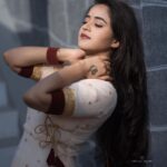 Deepthi Sunaina Instagram – Happy woman🤓
#deepthisunaina
.
.
.
.
.
 Outfit: @navya.marouthu 
PC: @rollingcaptures 
MUA: @panduchalapati 
Location: @mrandmrsstudiohyd 
Jwellery : @fashioncurvee 
#deepthisunaina