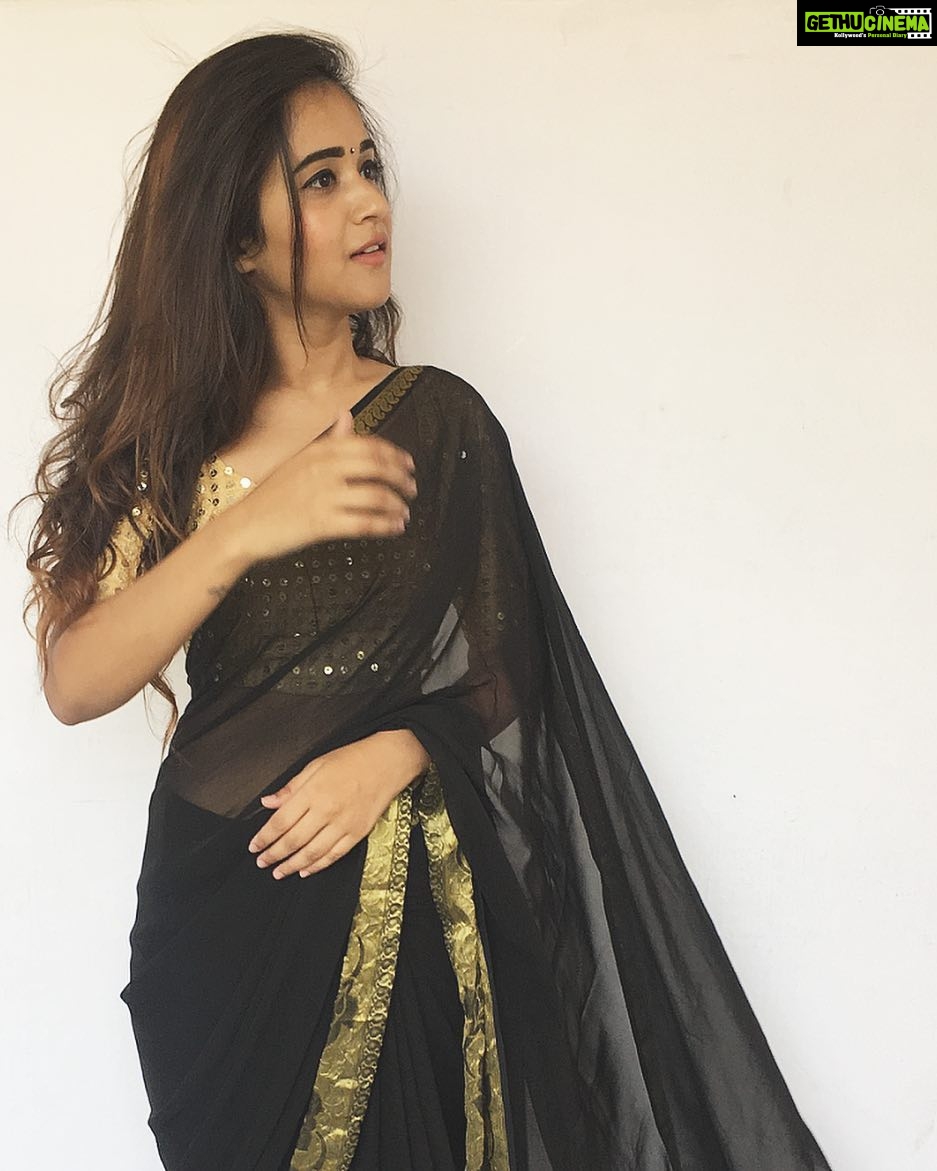Deepthi Sunaina Instagram - LAST DAY FOR BIGG BOSS TELUGU 2 VOTING* TO *VOTE* FOR #DeepthiSunaina Type *BIGG BOSS TELUGU VOTE* in *Google Search* and Click on *DEEPTHI SUNAINA*, Submit your votes upto *50* https://www.google.com/search?oq=bi&aqs=mobile-gws-lite.0.0l5...0&q=bigg+boss+telugu+ OR Give a *Missed call* to 7729998812. Do *support* her with your votes. Thankyou. 🙏 - #TeamDeepthiSunaina #BiggBossTeluguVote #BiggBossTelugu2 #BiggBossTelugu