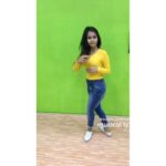 Deepthi Sunaina Instagram - Show off your denim style of this season. I totally enjoyed taking up the Trends #DroolworthyDenimsChallenge! Now it's your chance to take up the challenge and try as many denims as possible with this downloadable track from http://bit.ly/DroolworthyDenimsTrends and tag @RelianceTrends Let's see how @blogft.vee shows her moves with her favourite Trends denims next! Get hands on the Droolworthy Denims, Link in the bio. @RelianceTrends #RelianceTrends #DroolworthyDenimsChallenge . . . . #galleri5InfluenStar #m88