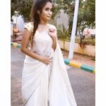 Deepthi Sunaina Instagram - You deserve to be fought for....remember that ! 🙃 P.s: I'm posing for a picture! ☺️ EC: @nandu_ramisetty EC :@bhavanarachapudi