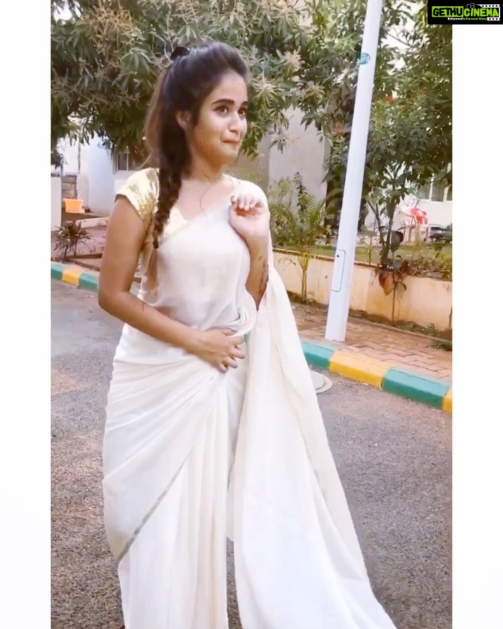 Stylish looks of Deepthi Sunaina​ | Times of India