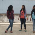 Deepthi Sunaina Instagram - Hyderabadi ra bai ! Minimum untadh😎 #m #song #o #emo 🙄 #crazystuff 🙆🏻 #dance @wadde_shivjyothi @srikrupa.saggam Langerhouse