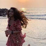 Deepthi Sunaina Instagram - Okay Mother Nature, you win. ❤️ #deepthisunaina Fort Kochi Beach